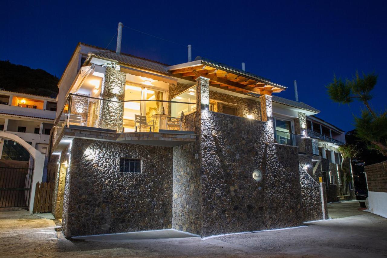 Black Rocks Family, Luxury Seafront Beach Maisonette Agios Gordios  Esterno foto