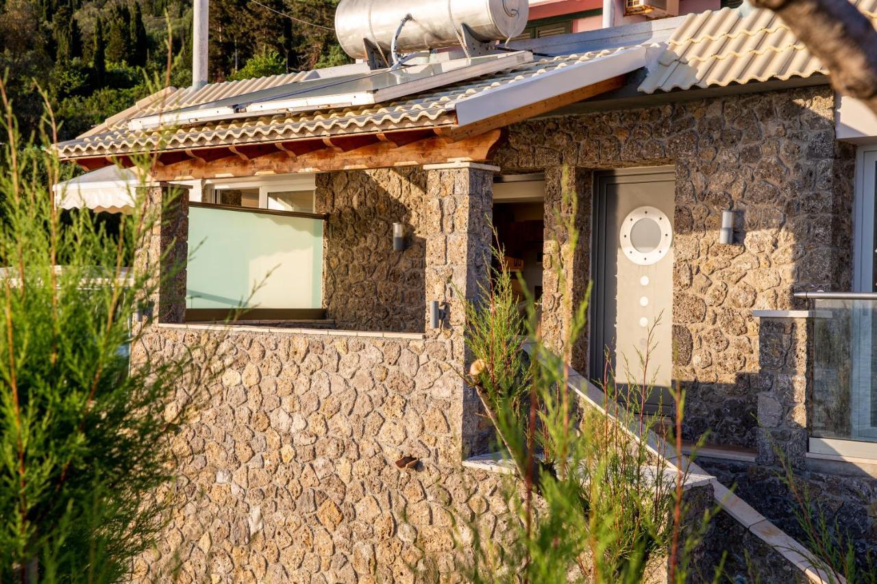 Black Rocks Family, Luxury Seafront Beach Maisonette Agios Gordios  Esterno foto