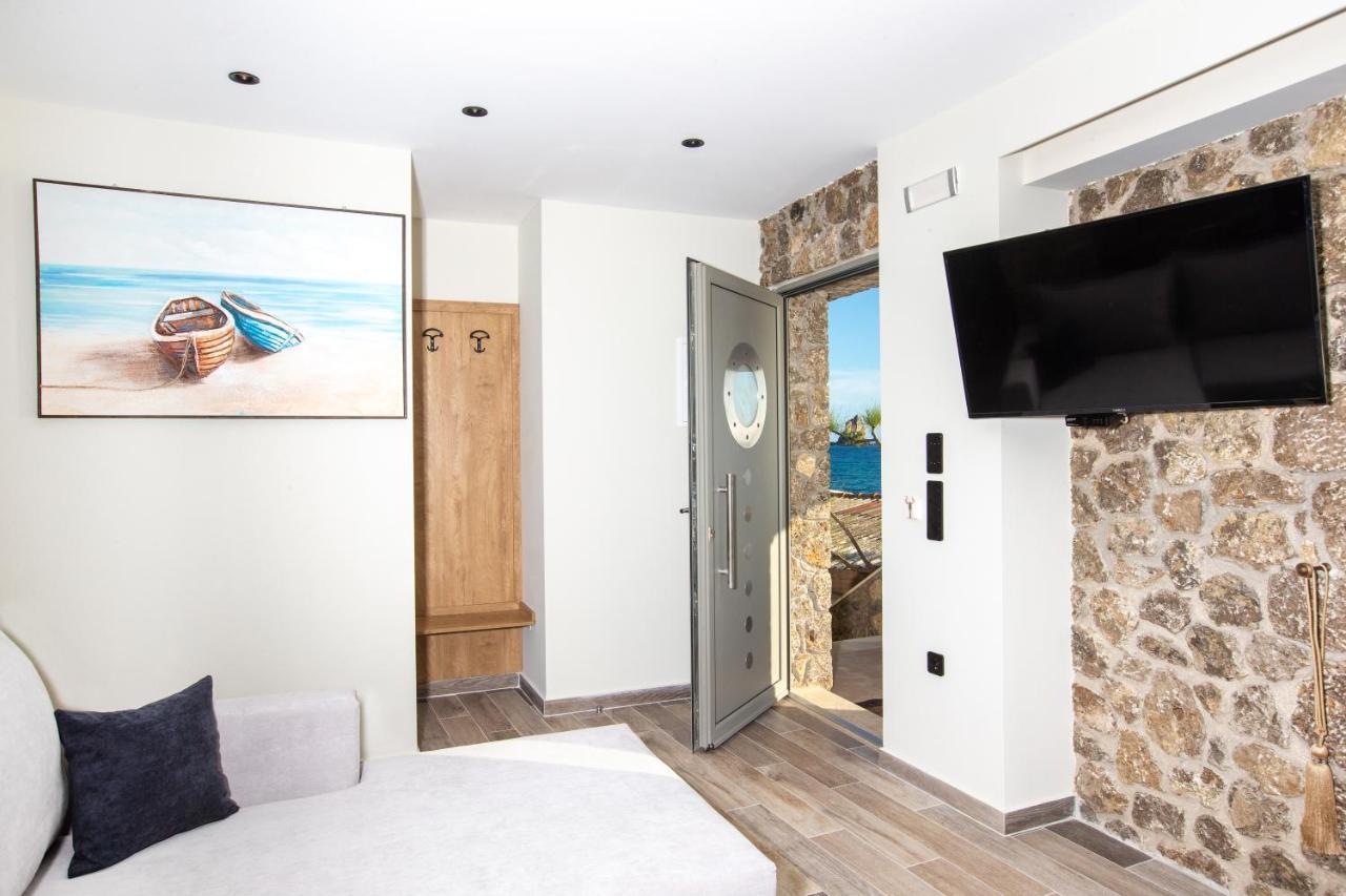 Black Rocks Family, Luxury Seafront Beach Maisonette Agios Gordios  Esterno foto