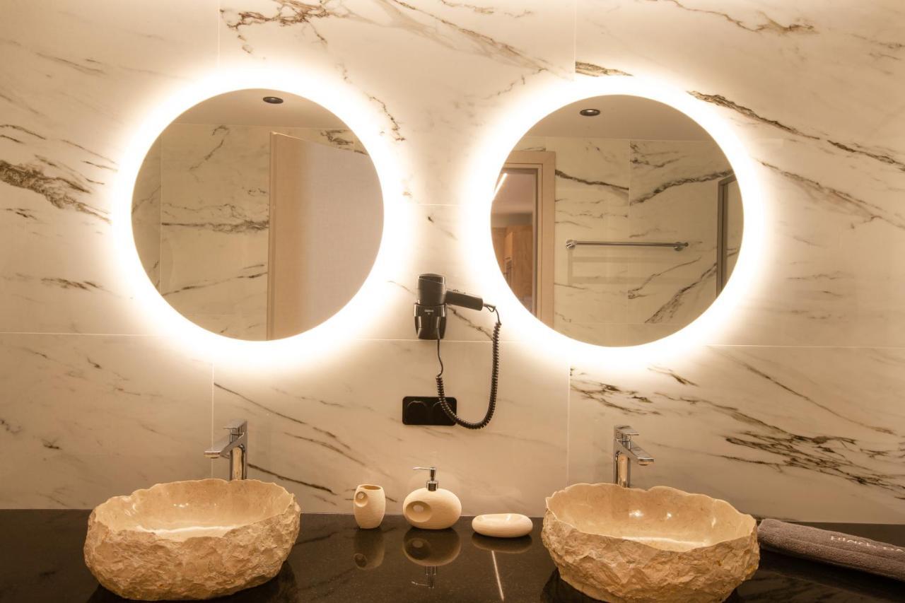 Black Rocks Family, Luxury Seafront Beach Maisonette Agios Gordios  Esterno foto