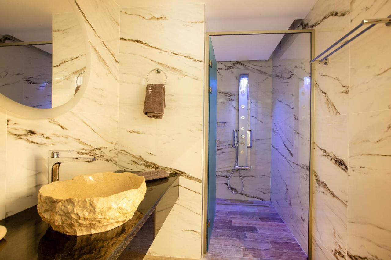 Black Rocks Family, Luxury Seafront Beach Maisonette Agios Gordios  Esterno foto