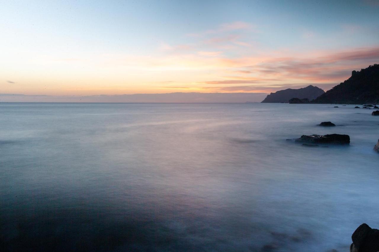 Black Rocks Family, Luxury Seafront Beach Maisonette Agios Gordios  Esterno foto