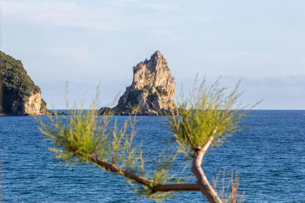 Black Rocks Family, Luxury Seafront Beach Maisonette Agios Gordios  Esterno foto