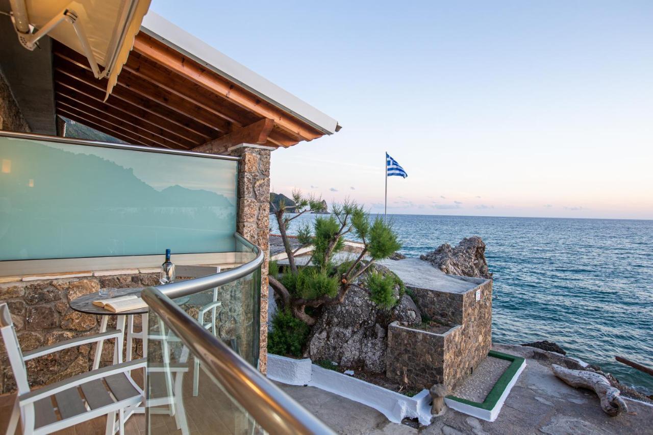 Black Rocks Family, Luxury Seafront Beach Maisonette Agios Gordios  Esterno foto